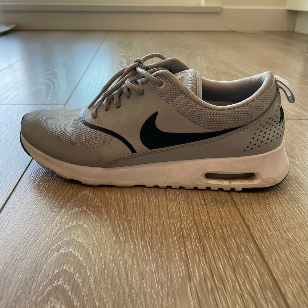 Nike Thea’s - 8.5 Women’s Grey and Black